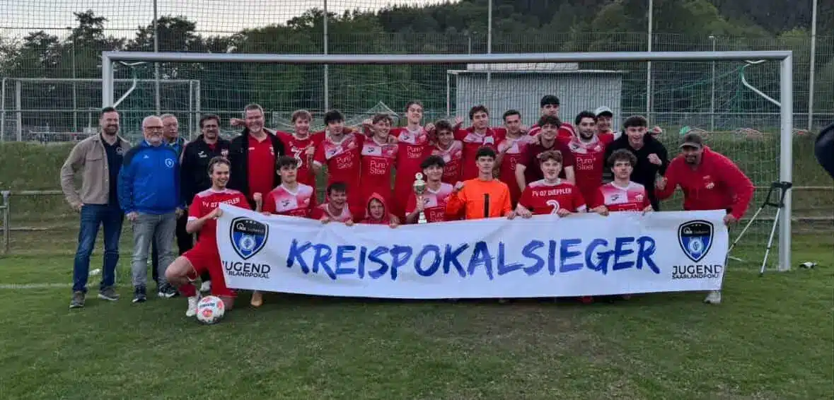 Saarlandpokal Sieg Diefflen A-Jugend Jubel Kreispokalsieger