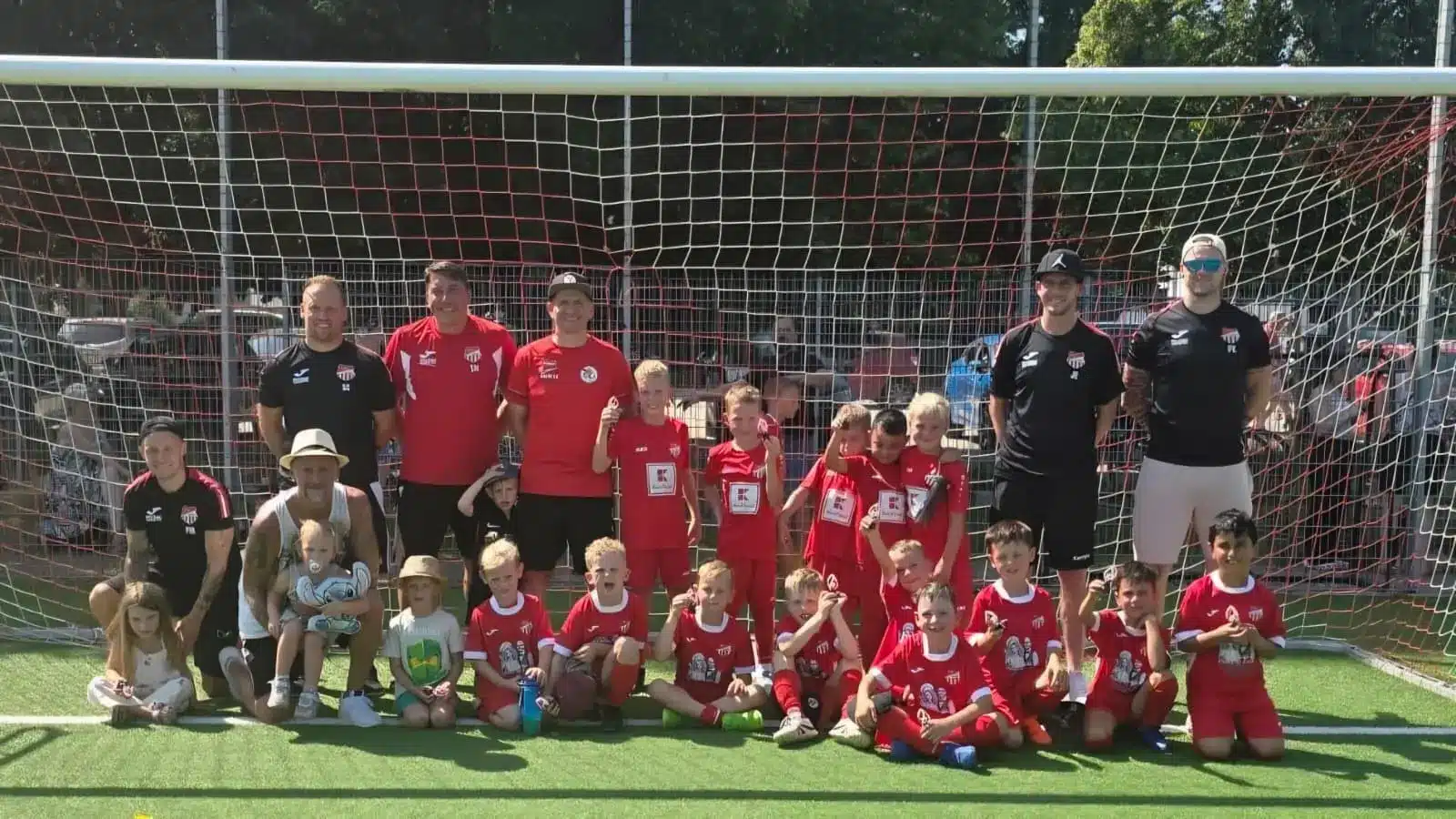 Kinder der G- und F-Jugend des FV07 Diefflen beim gemeinsamen Saisonabschluss