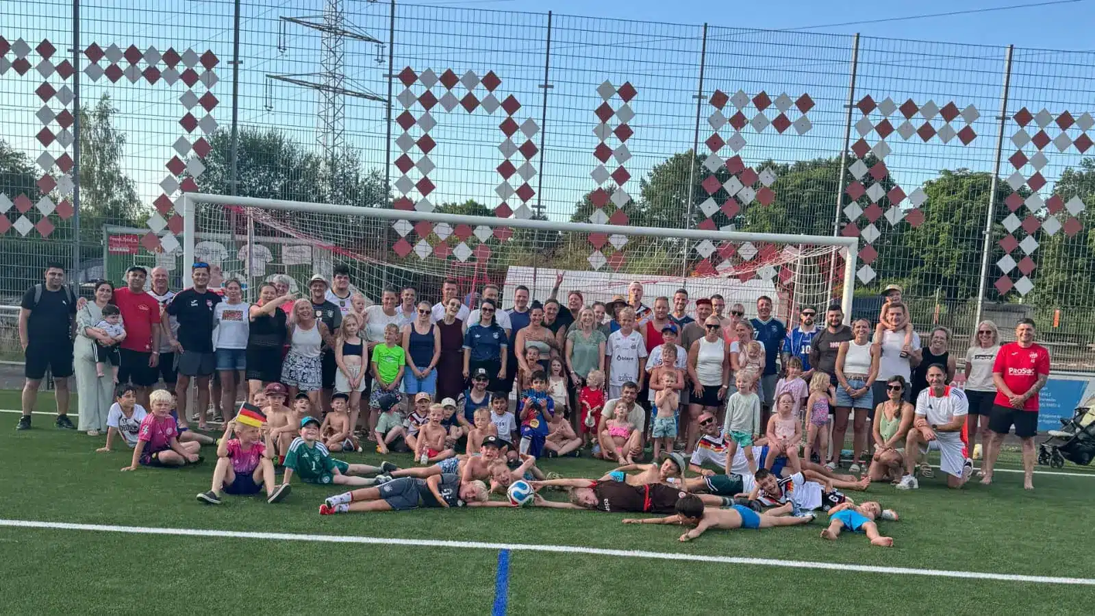 FV07 Diefflen Sommerabschlussfest mit Bambini G-Jugend F-Jugend sowie Eltern und Trainern auf dem Babelsberg